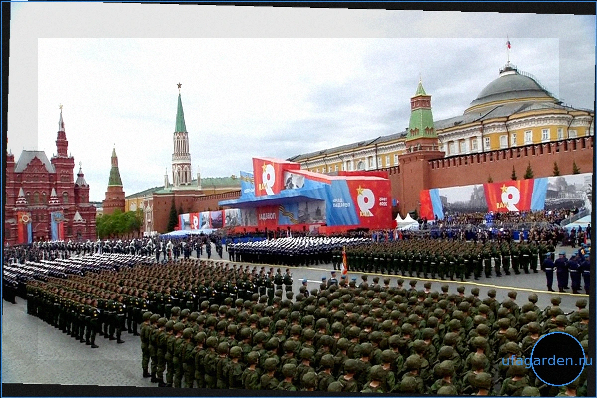 Путин отмечает Парад Победы в Москве на фоне перемирия